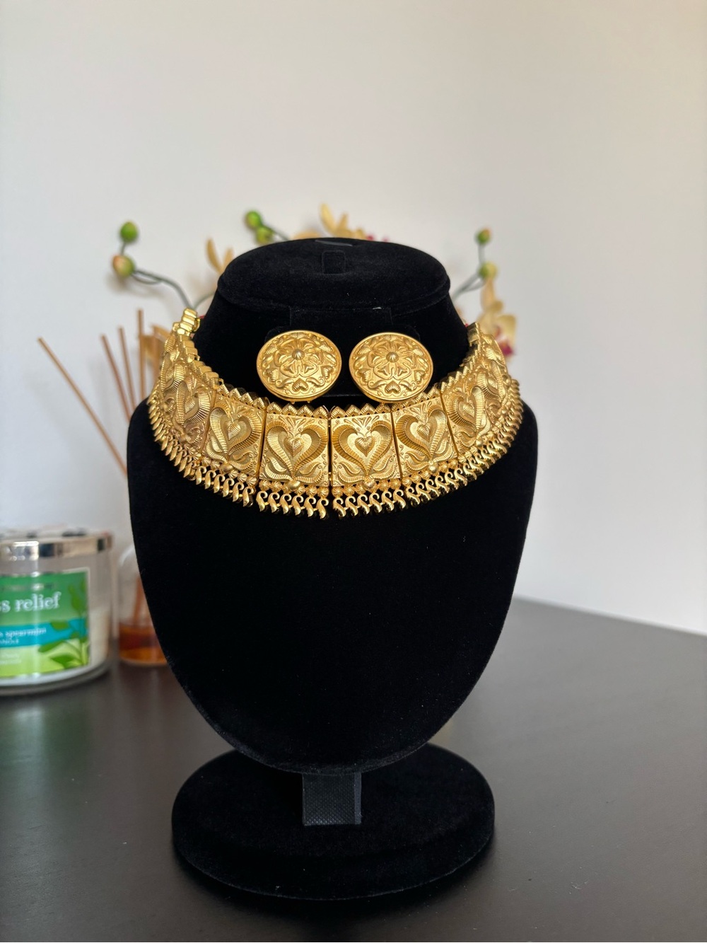 Traditional Gold-Tone Heart Motif Choker Necklace with Matching Earrings